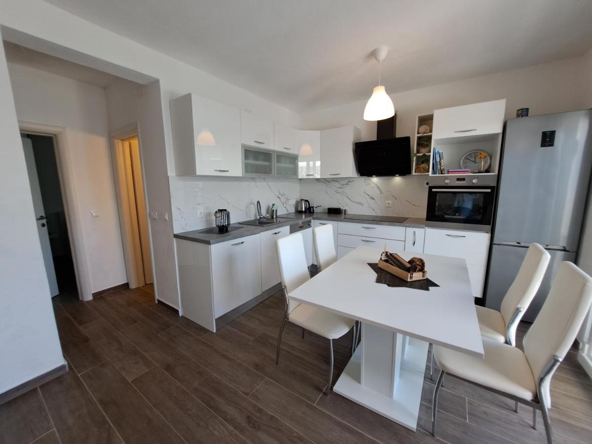 Apartman Portorus Λάστοβο Εξωτερικό φωτογραφία
